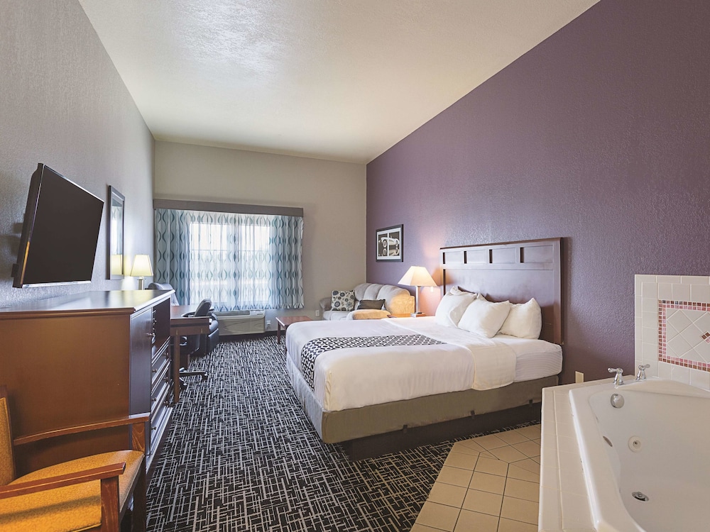 La Quinta Inn & Suites by Wyndham Bowling Green 19/51