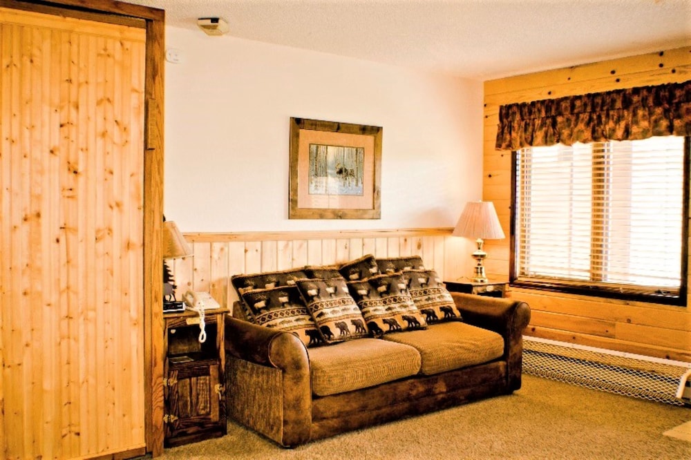 Inn at SilverCreek 40/75