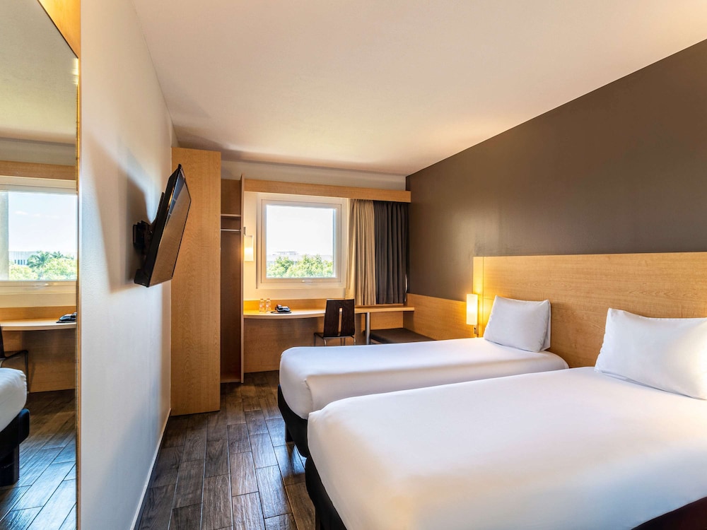 ROOM, 2 DOUBLE BEDS
