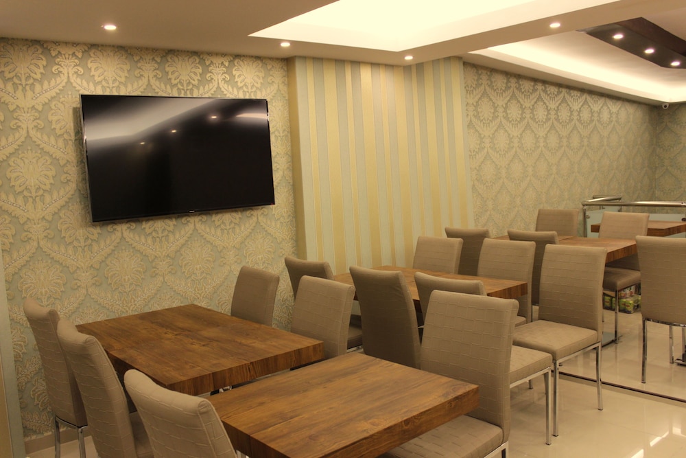 Hotel Milano 51/60