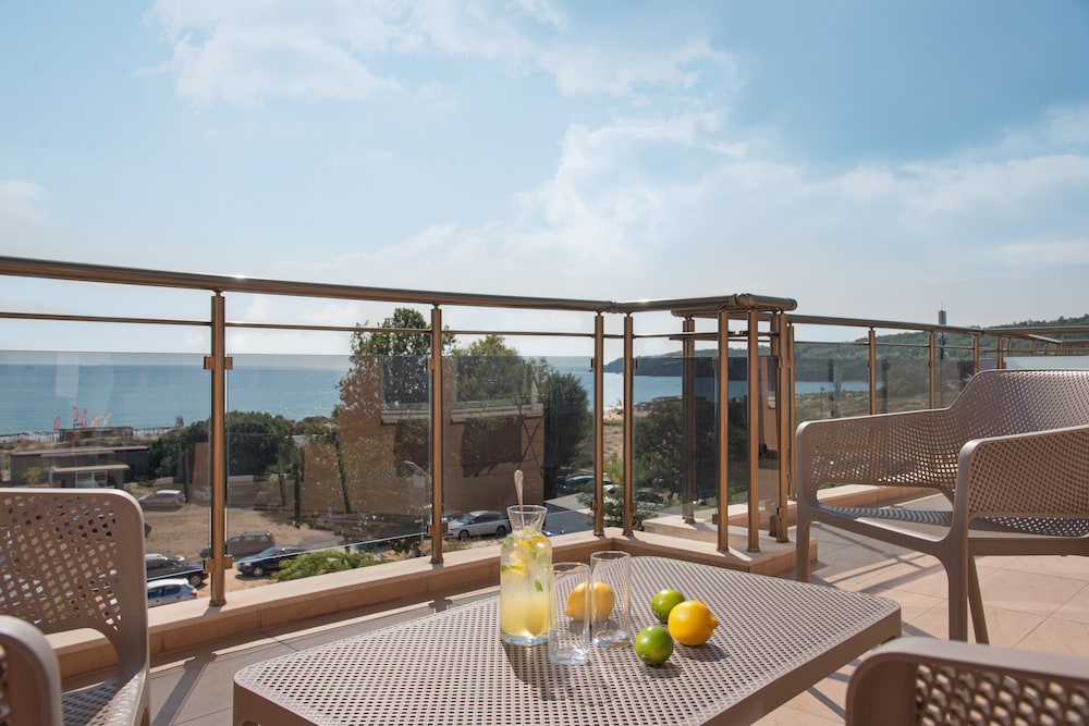 Miramar Hotel 24/50