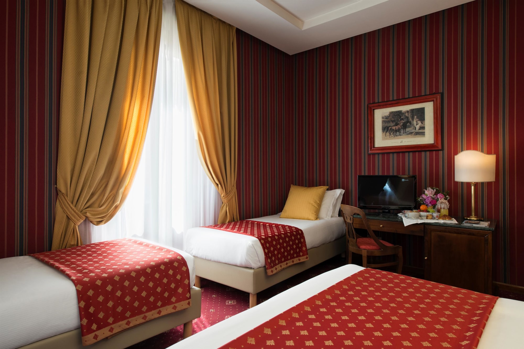 ROOM, QUADRUPLE