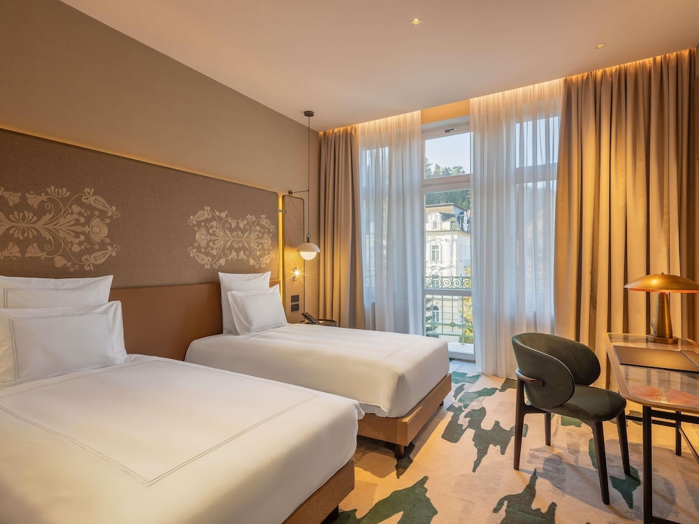 Swiss, Superior, Twin Beds