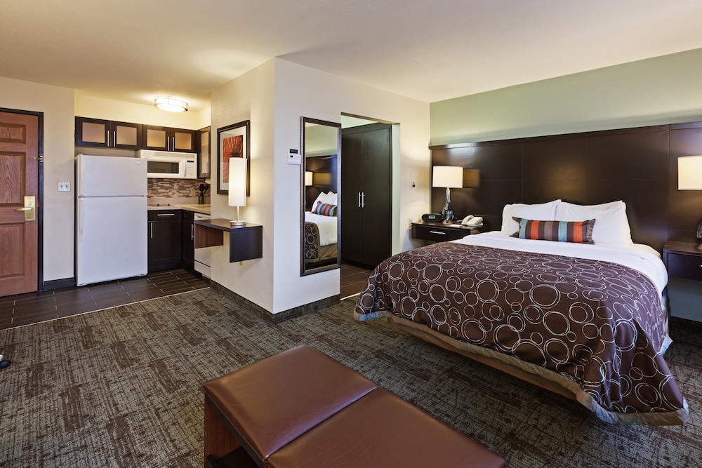 Studio, Suite, King Bed, Accessible