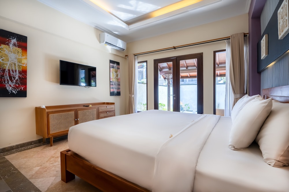 1 BEDROOM, OBEROI, VILLA, PRIVATE POOL