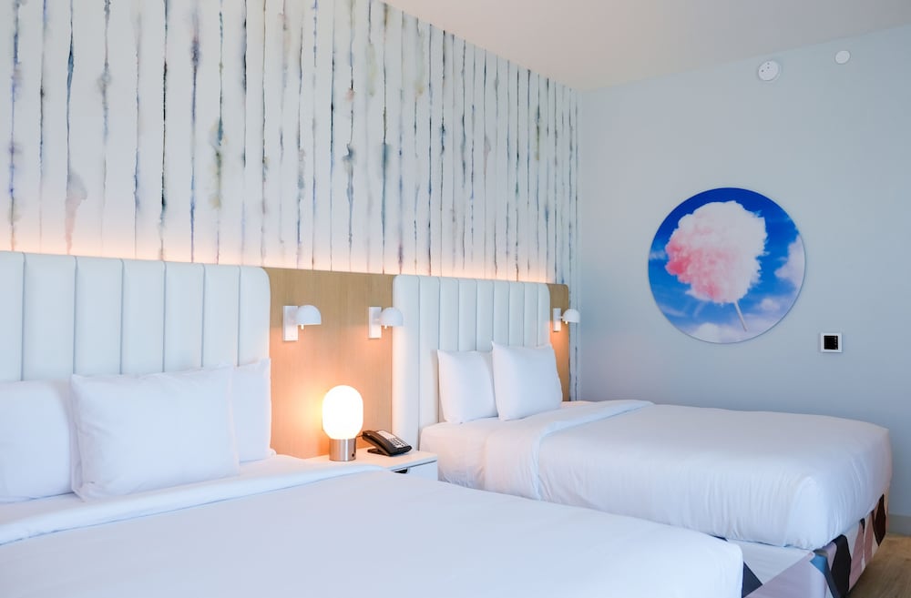 The Viv Anaheim a Tribute Portfolio Hotel 24/70