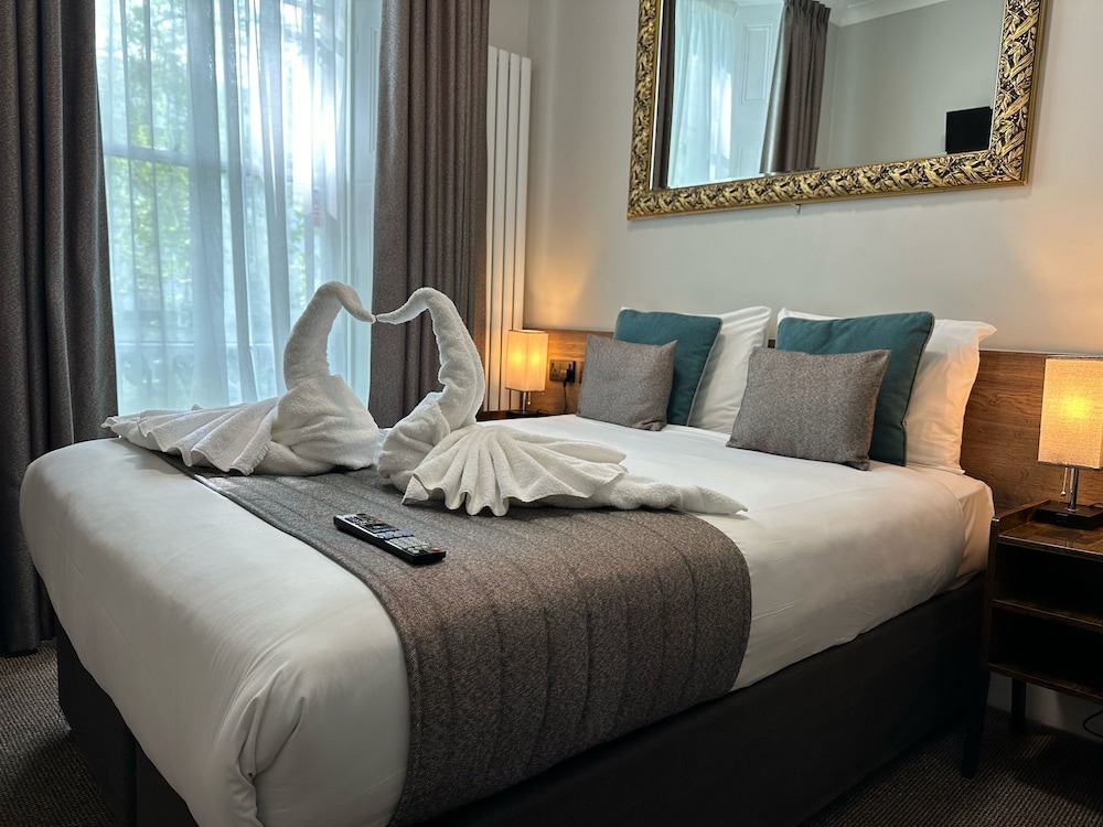 Tudor Court Hotel 14/50