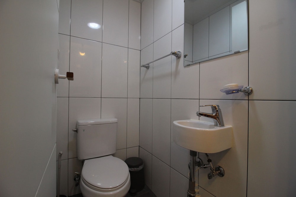 Bunk Guest House - Hostel 66/72
