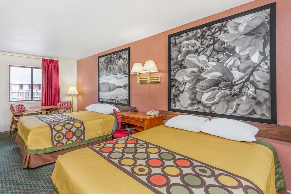 Super 8 by Wyndham Santee 10/23