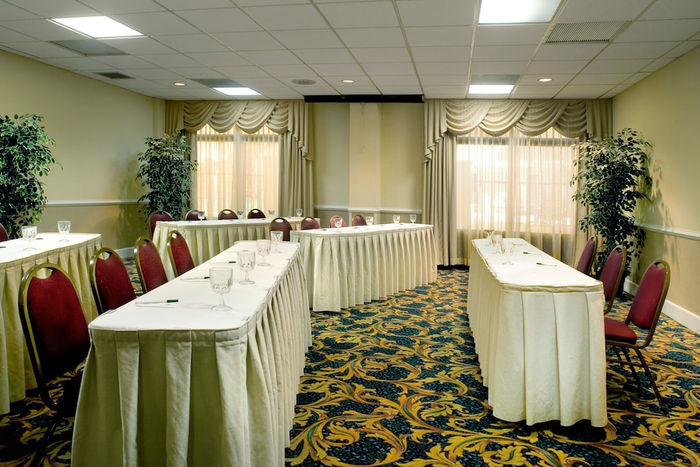 Holiday Inn Port St. Lucie 39/53