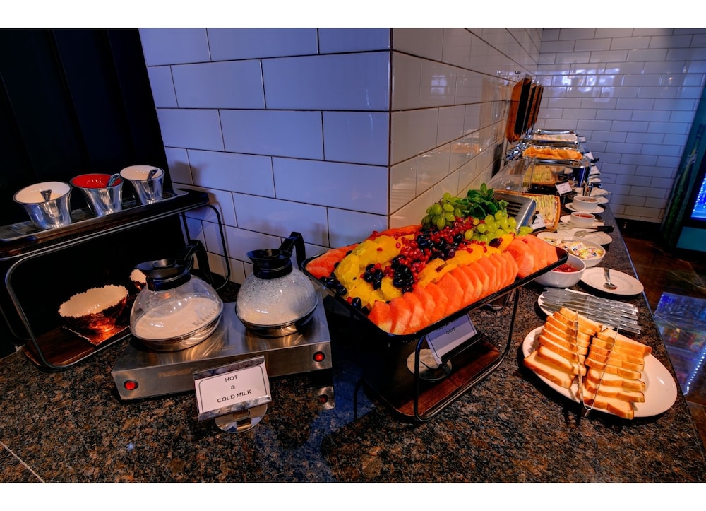 Udaan Clover Hotel Banquet & Spa 14/22