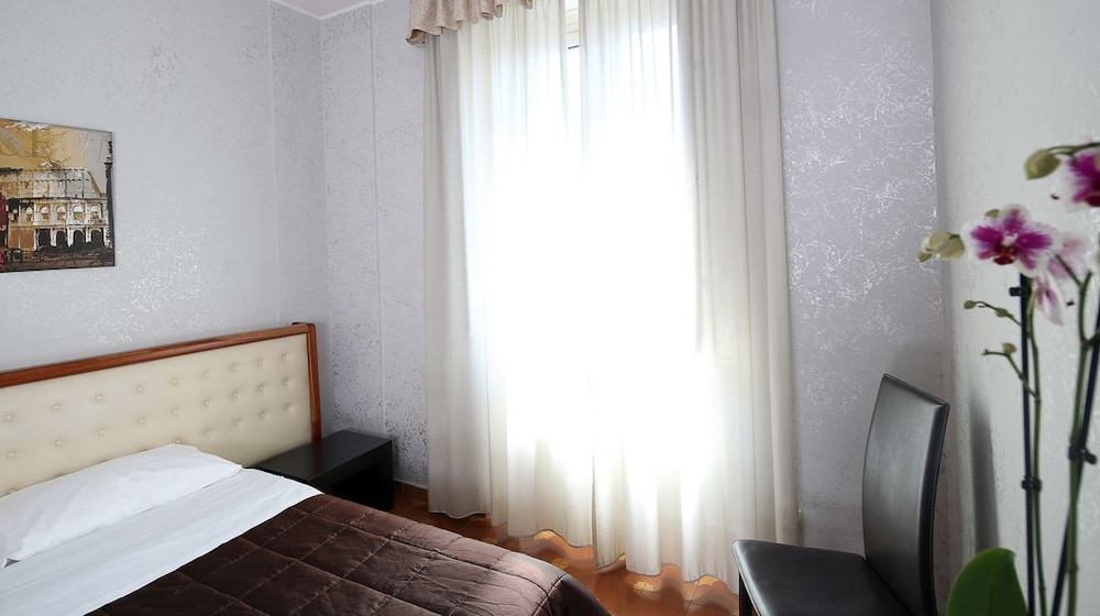 Hotel Roma Room 19/50