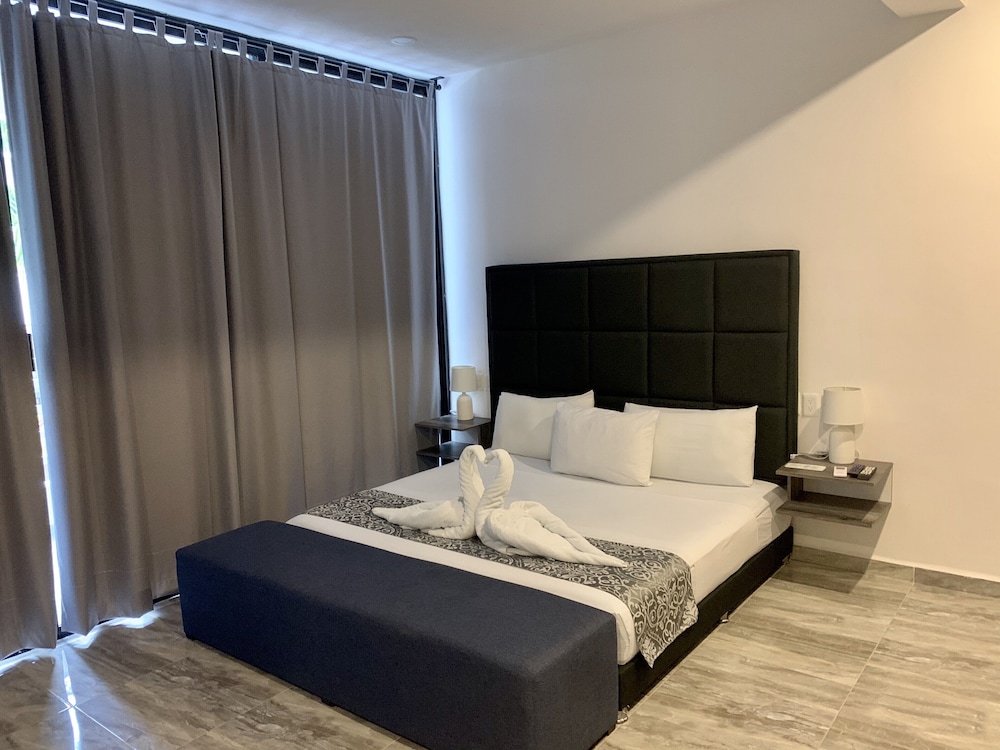 SILVERSANDS Hotel Boutique 5Th Ave 18/68