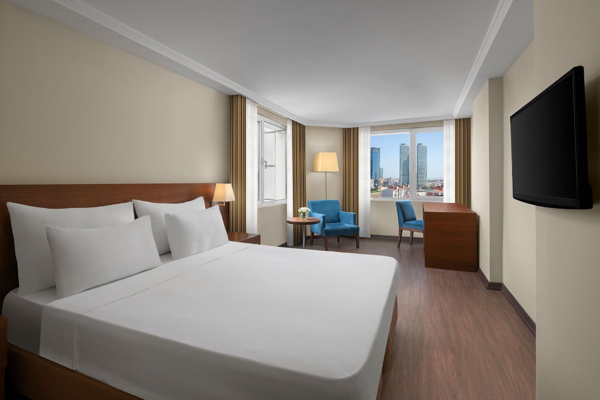 DELUXE, KING BED