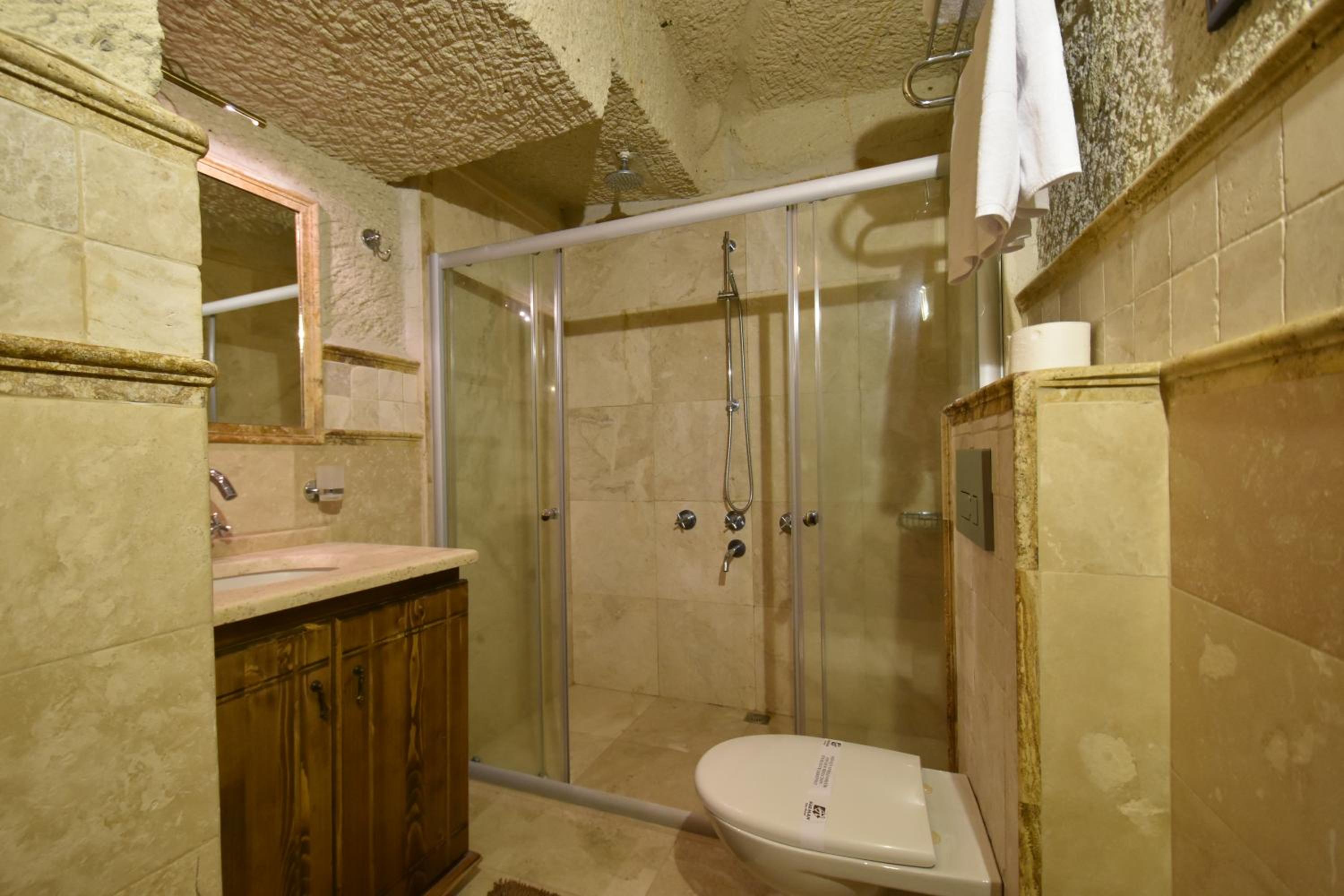 Cave, Superior, Harman Cave Hotel 7/8