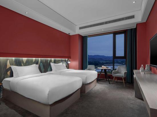 Artsy, Premium, Twin Beds