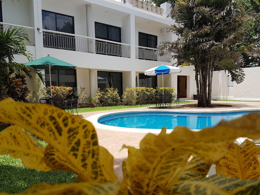 Hotel Holly 3/50