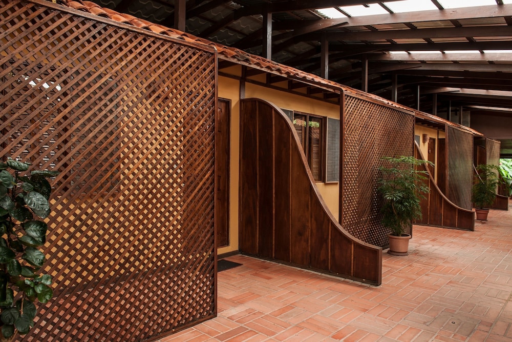 Arenal Lodge 6/73