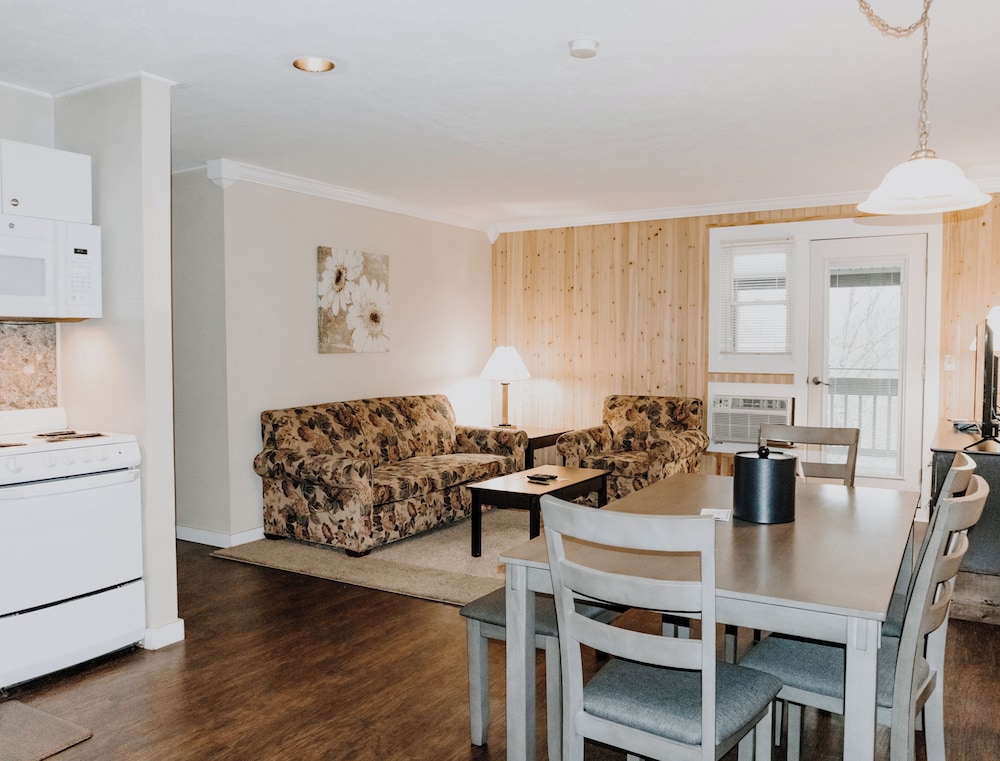 Carriage House Country Club 25/50