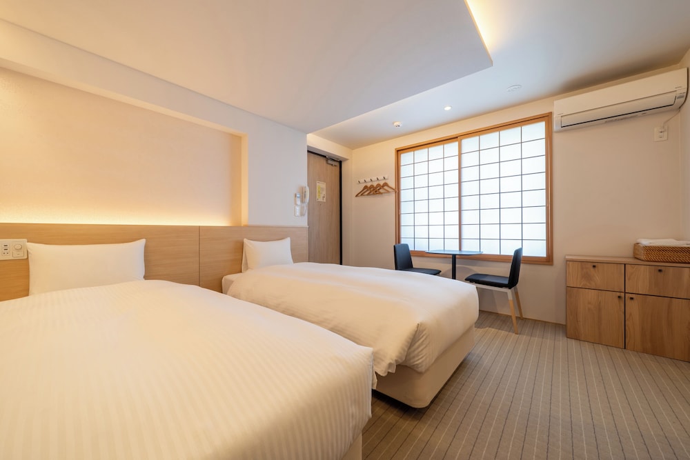 Hachi Inn 6/49
