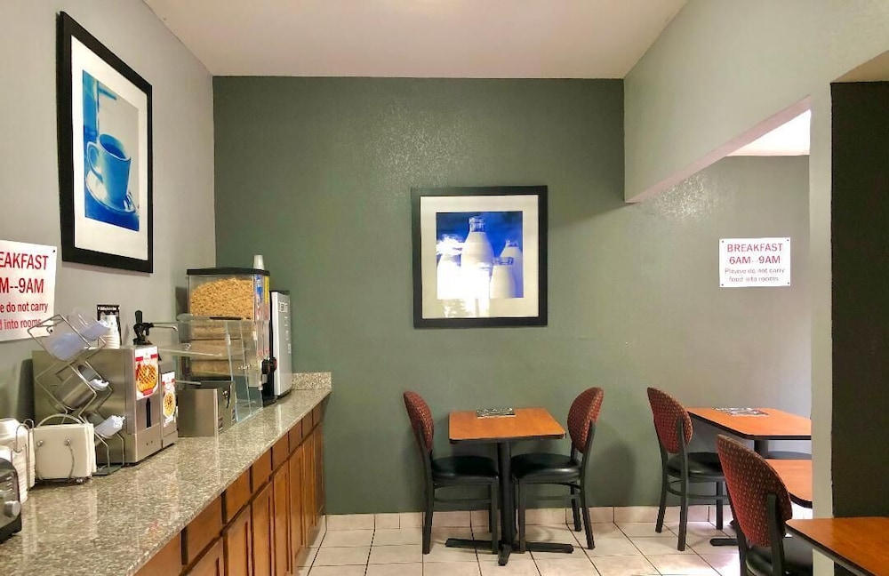 Americas Best Value Inn & Suites Yukon Oklahoma City 24/32