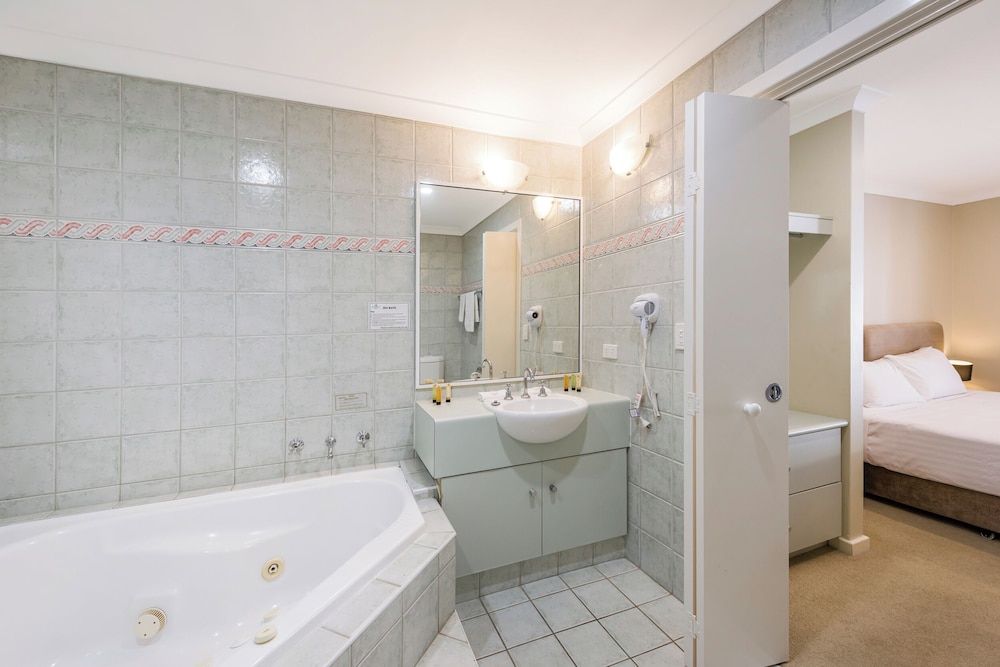 MANDURAH QUAY RESORT 71/72