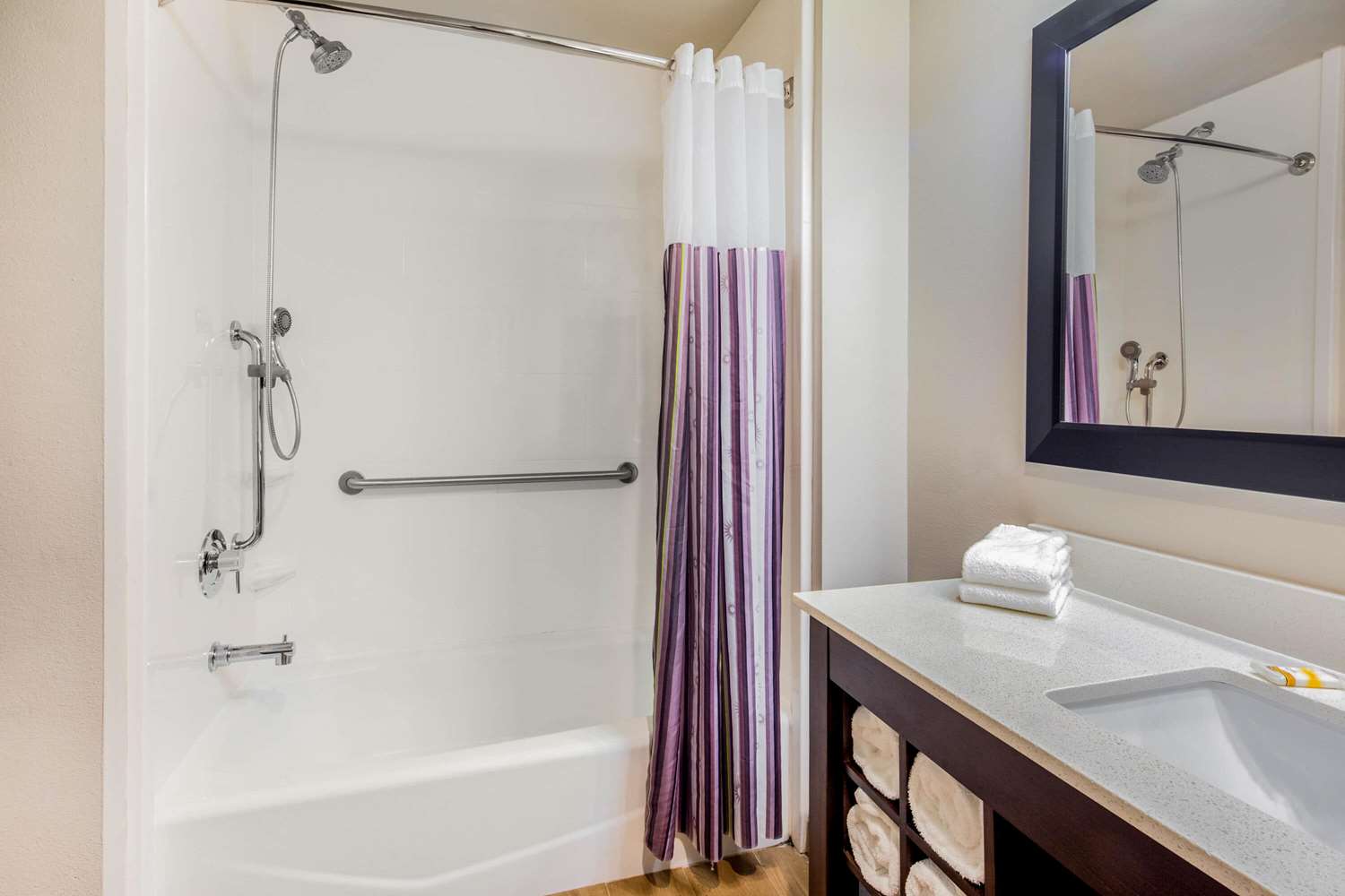 La Quinta Inn And Suites By Wyndham Mcallen Convention Center 55/56