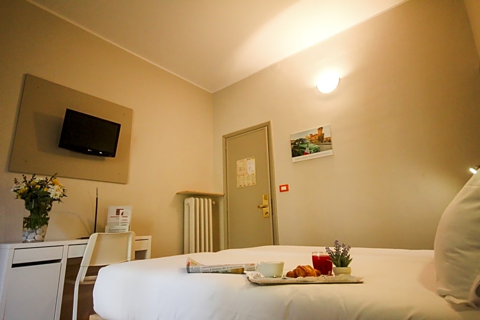 Standard, Single, Double Bed, Hotel Astoria Torino 4/5