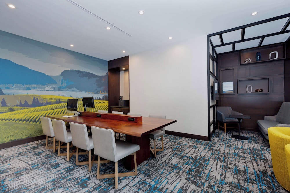 Hyatt Place Kelowna 24/30