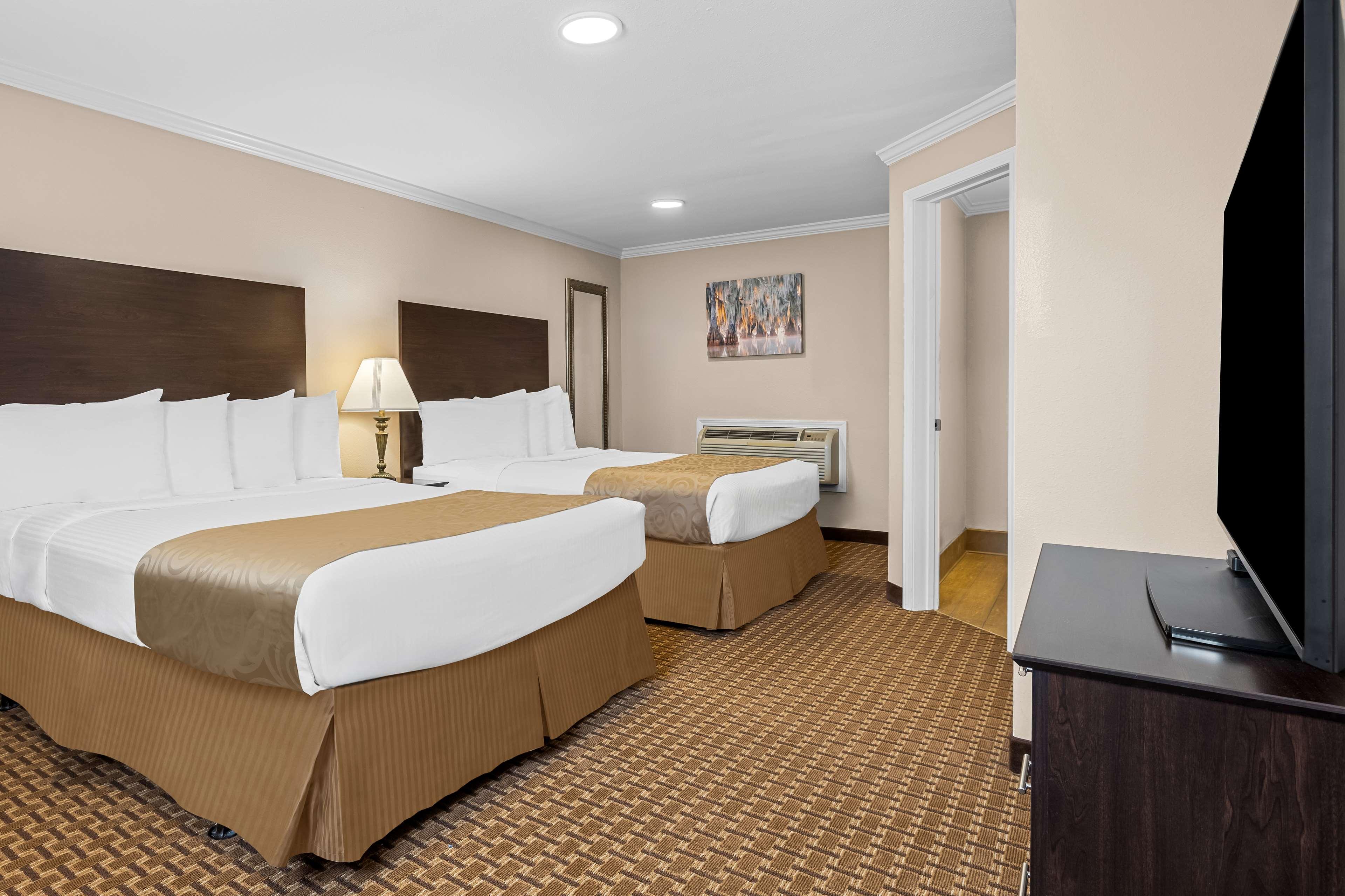 Suite, 2 Queen Beds, Sofa, Laundry, Jetted Tub, Kitchenette