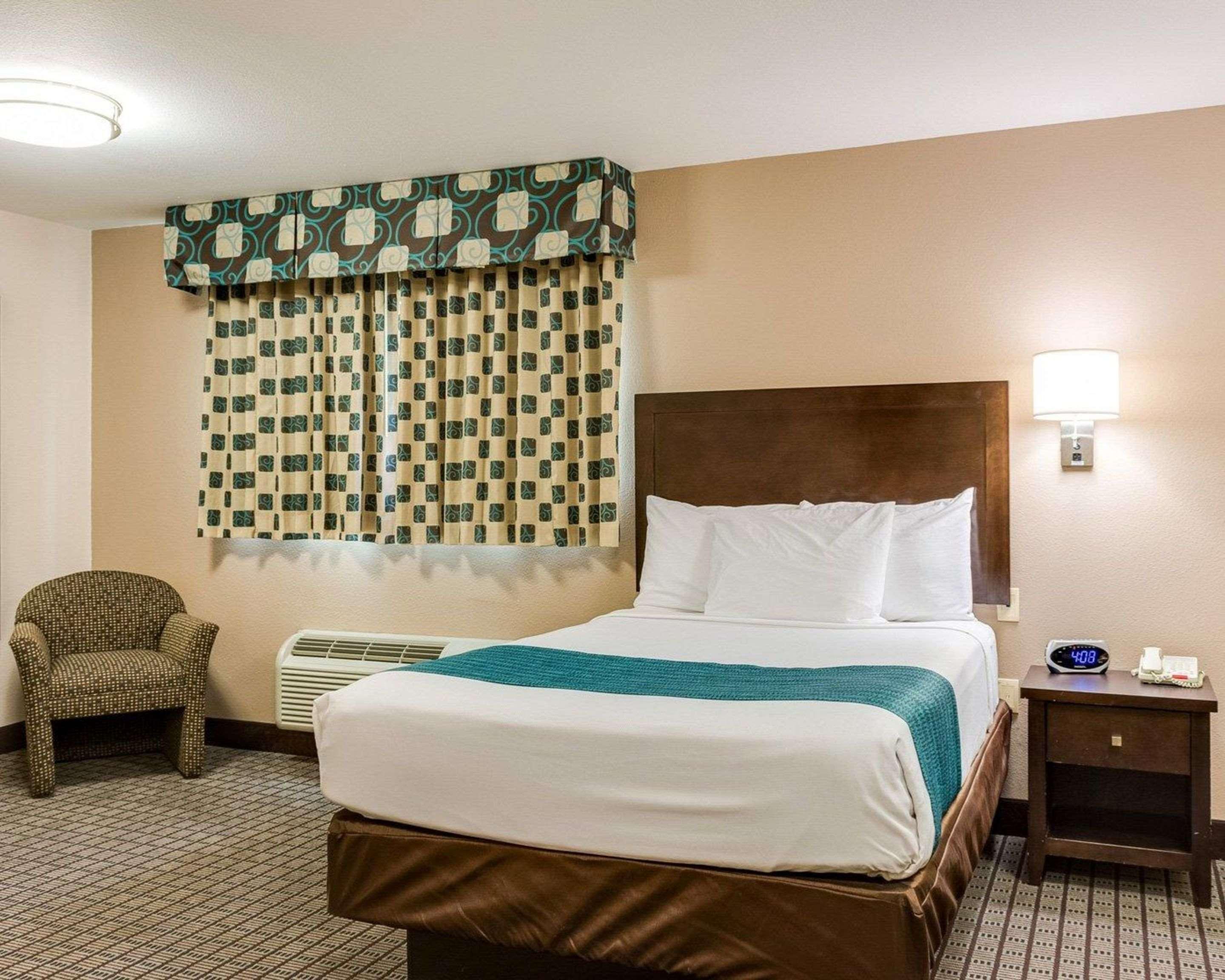 Efficiency, 2 Double Beds