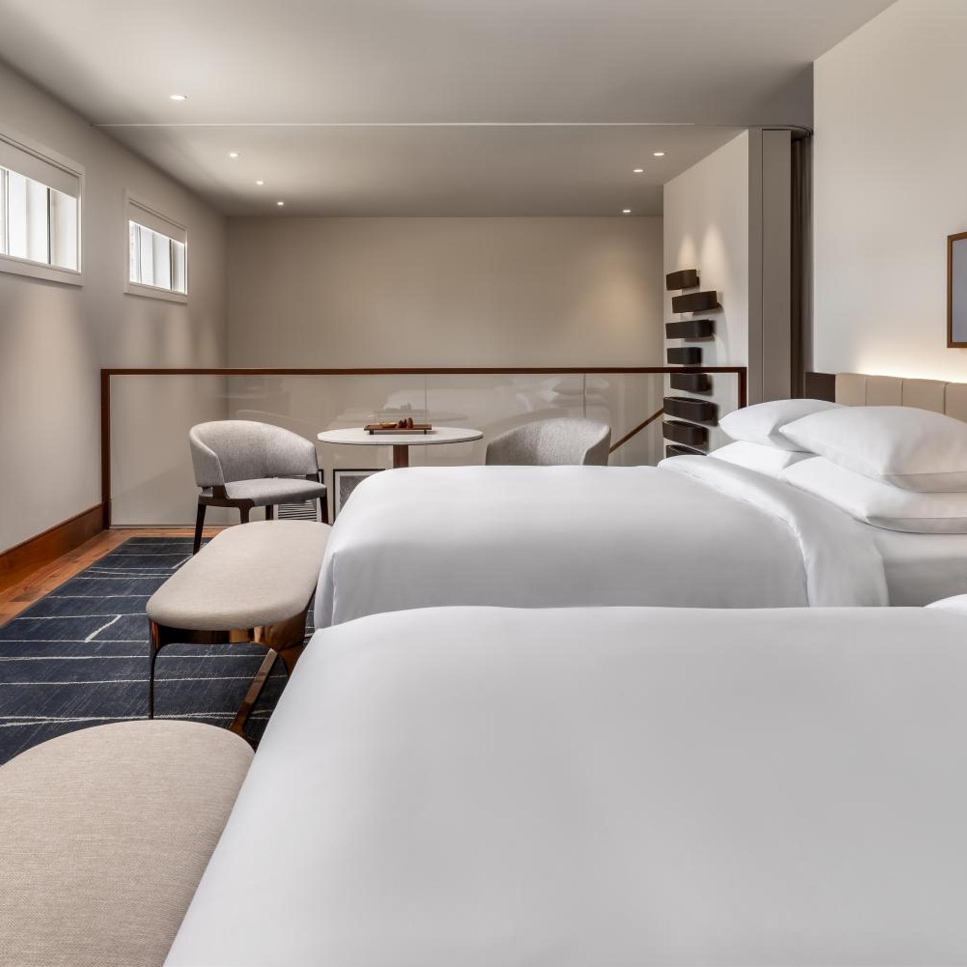 2 Bedrooms, Bi Level, Suite
