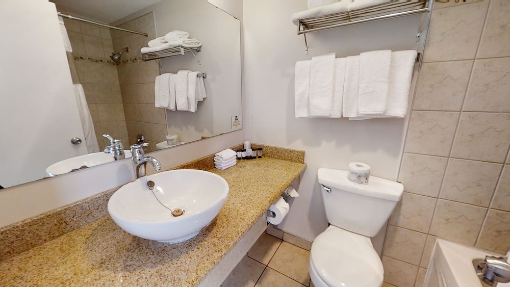 Recreation Inn & Suites 5/63