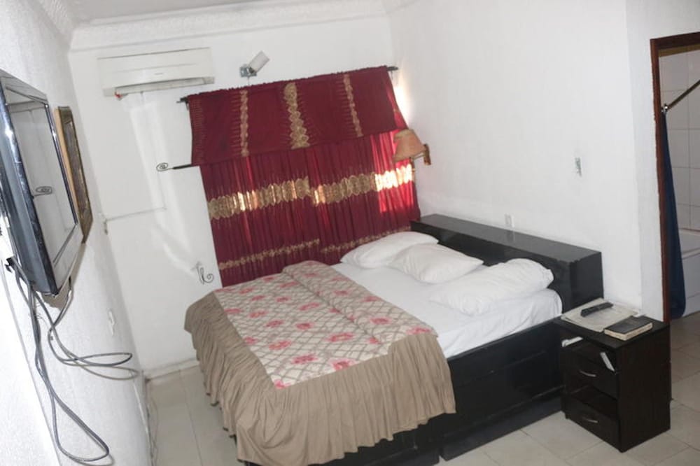 Amanda Hotels Limited 6/15