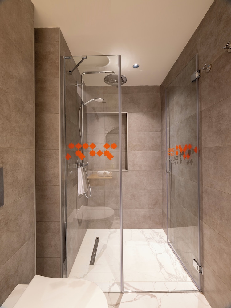 JUNO RESIDENCES 39/40
