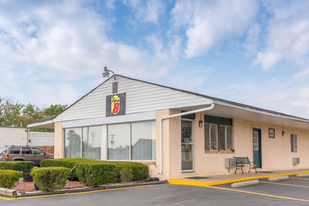 Super 8 By Wyndham Centerville-Richmond 5/21