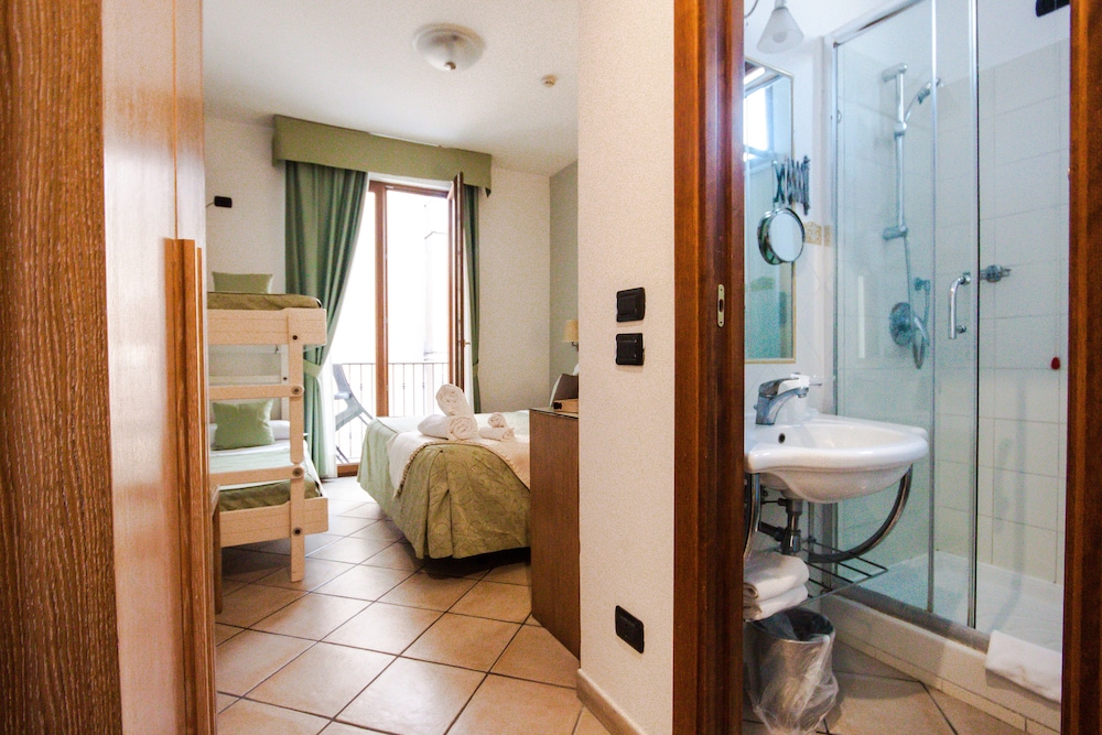 Sorrento City Hotel 5/76