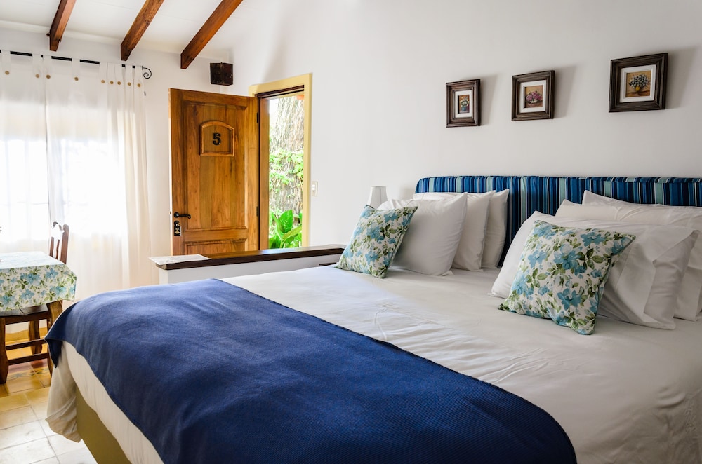 EXECUTIVE, SUITE, POOL VIEW, ACCESSIBLE