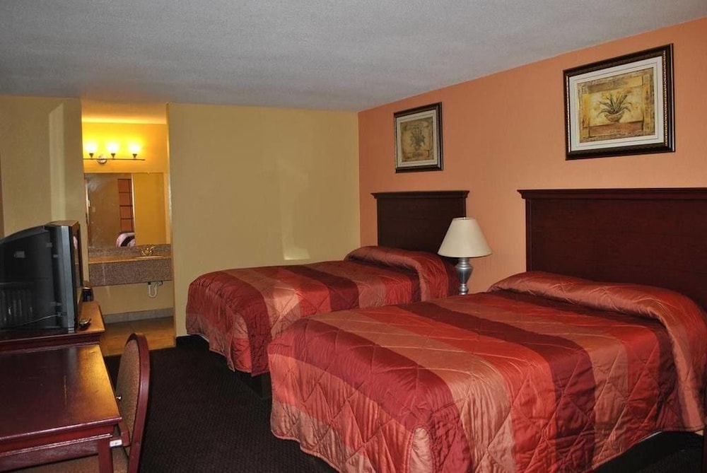 Executive Inn 18/35
