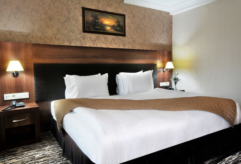 Rhiss Hotel Bostanci 10/64