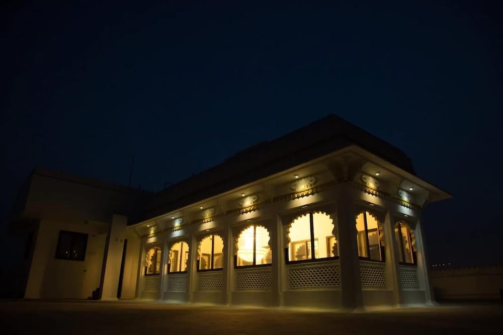 Hotel Nahargarh Palace 2/18