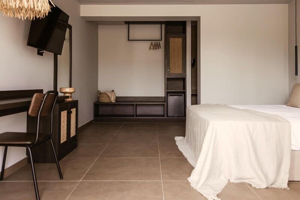 COOKS CLUB IALYSOS RHODES ADULTS ONLY in IALYSSOS