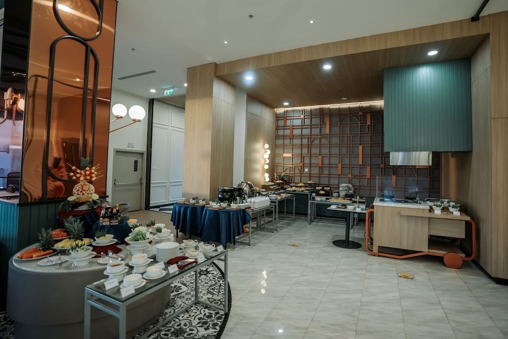 Luwansa Hotel and Convention Center 30/50