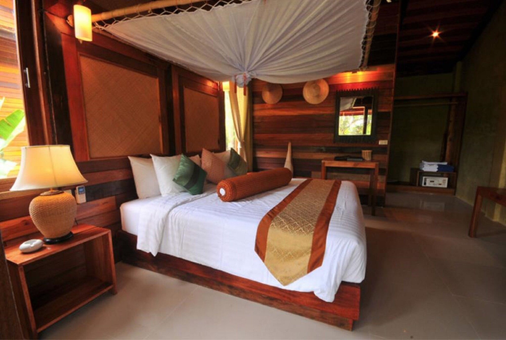 Deluxe, King Bed, Pool View, Garden Area
