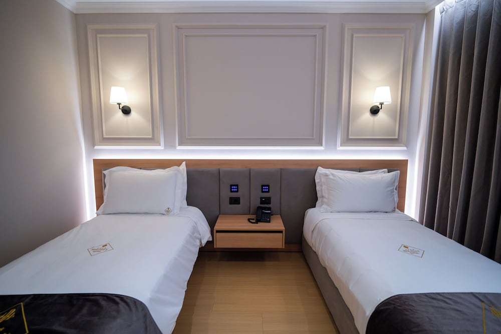 Airport Holiday Hotel 35/50
