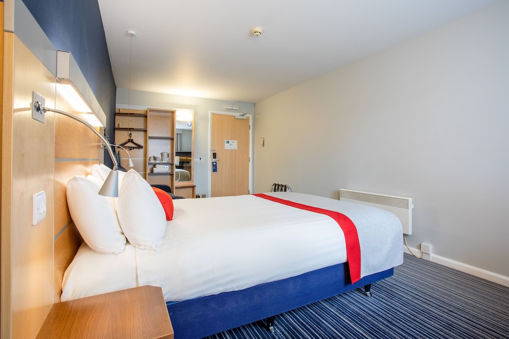 Holiday Inn Express Dunfermline 30/57