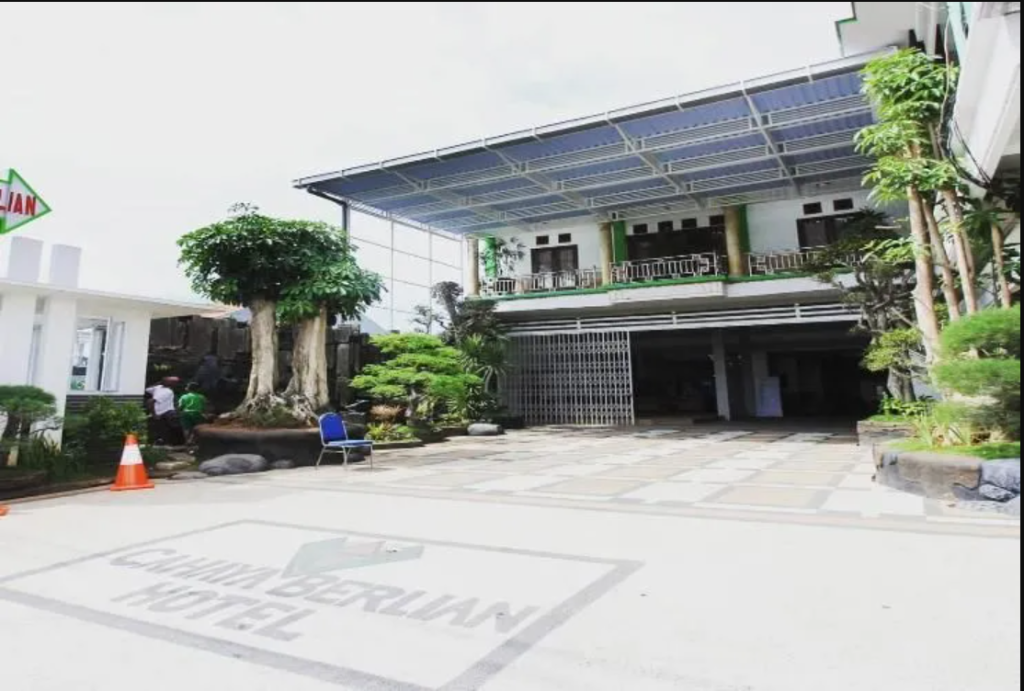 Cahaya Berlian Hotel 3/36