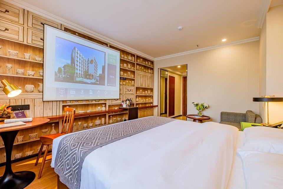 FEATURE, DOUBLE BED
