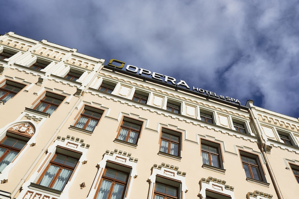 Opera Hotel 2/50