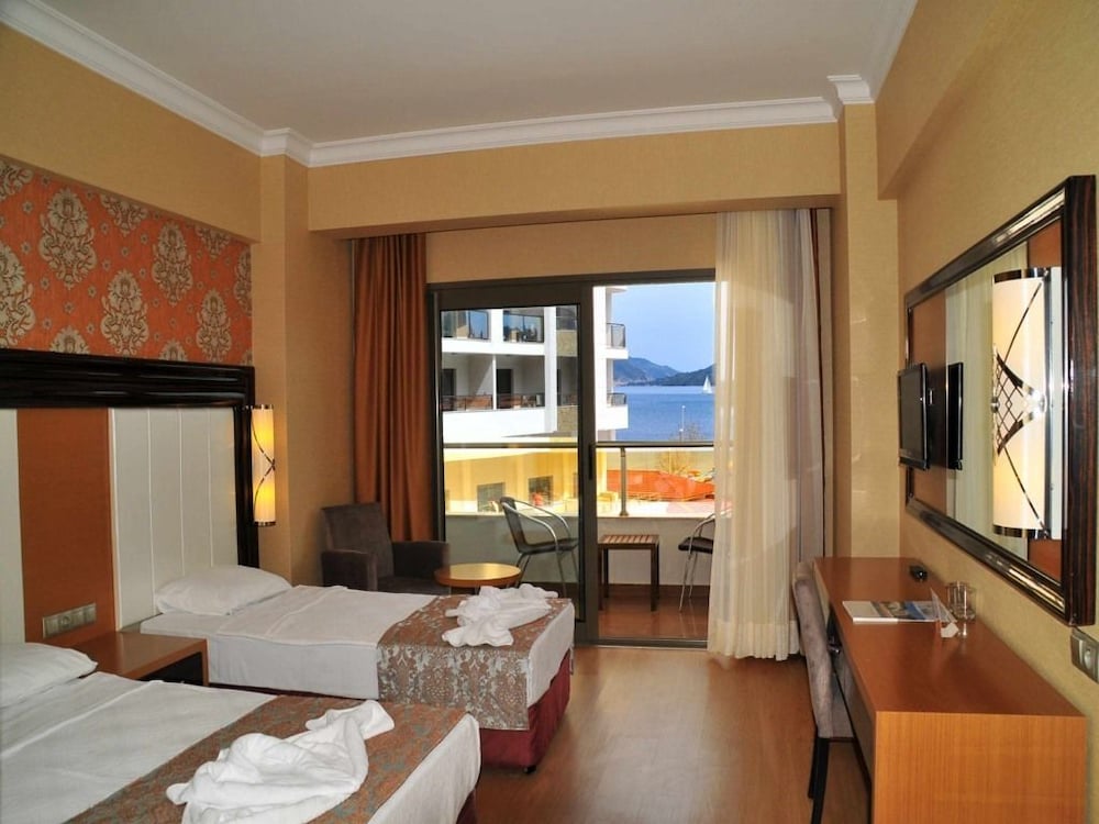 Golden Rock Beach Hotel 4/24